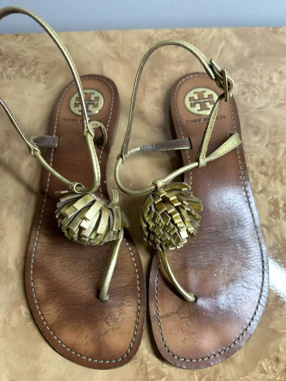 Tory Burch Gold Leather Pom Pom Thong Sandals Size 7.5M Metallic Leather